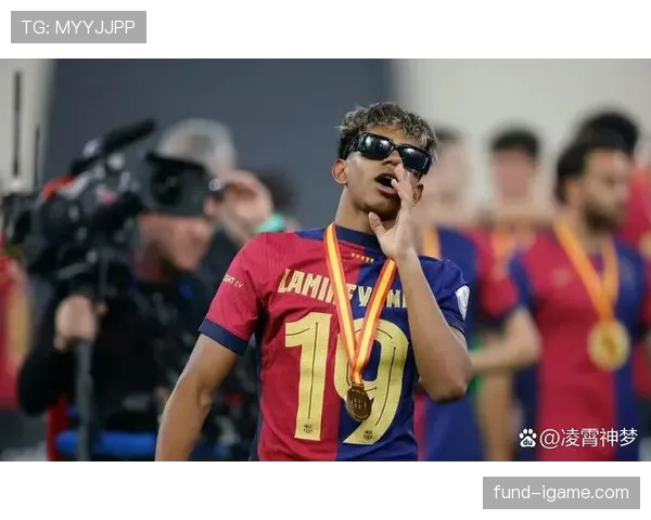 足球热潮持续升温:球迷热议夺冠热门与黑马球队亮眼表现 足球热潮持续升温:球迷热议夺冠热门与黑马球队亮眼表现