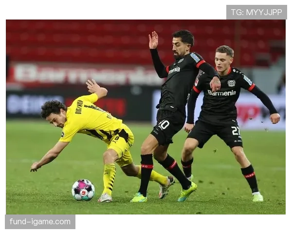 德甲药厂主场迎战劲敌，表现稳健力争全取三分