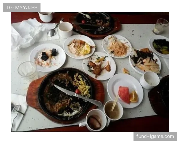 莱万每天吃五顿饭，体重却比你我轻十斤