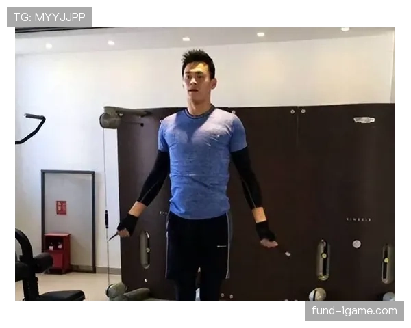 孙杨家的冰箱里塞满了蛋白粉，连饮料都得按毫升算