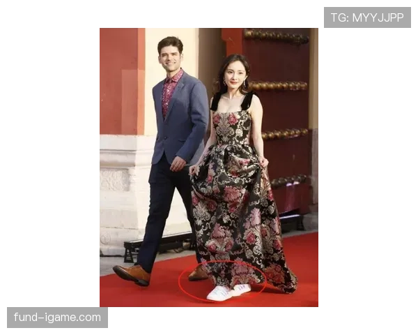 看托尼娅穿运动鞋都像走红毯一样，这日常谁顶得住啊？